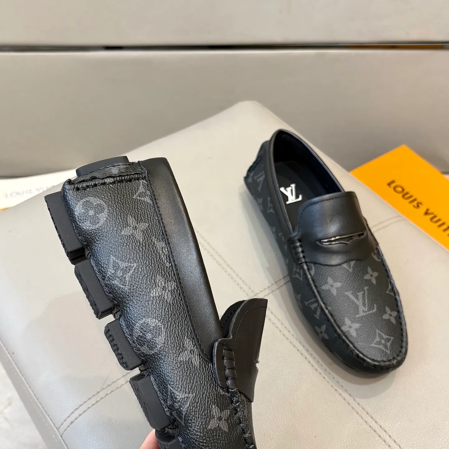 Factory price: 460💰LV men's beanie shoes 2025 official website synchronization <market top version> imported first layer old flower leather/embossed ➕ black cowhide original packaging. Size 38-45
